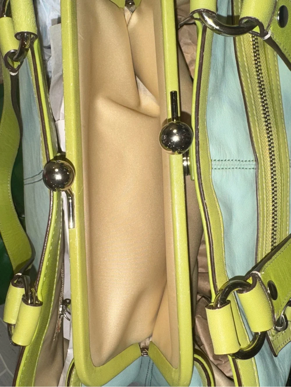 RARE EUC Coach KISS LOCK Two Tone Palette Green Leather with Lime Trim  PRETTY